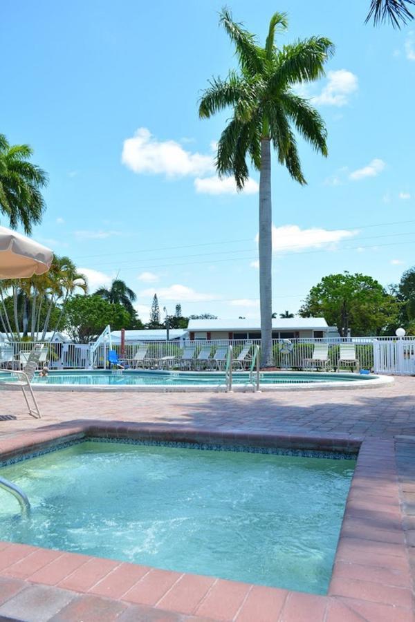 Fort Myers Beach Resort Two-Bedroom Park Model 4 Harlem Heights Buitenkant foto
