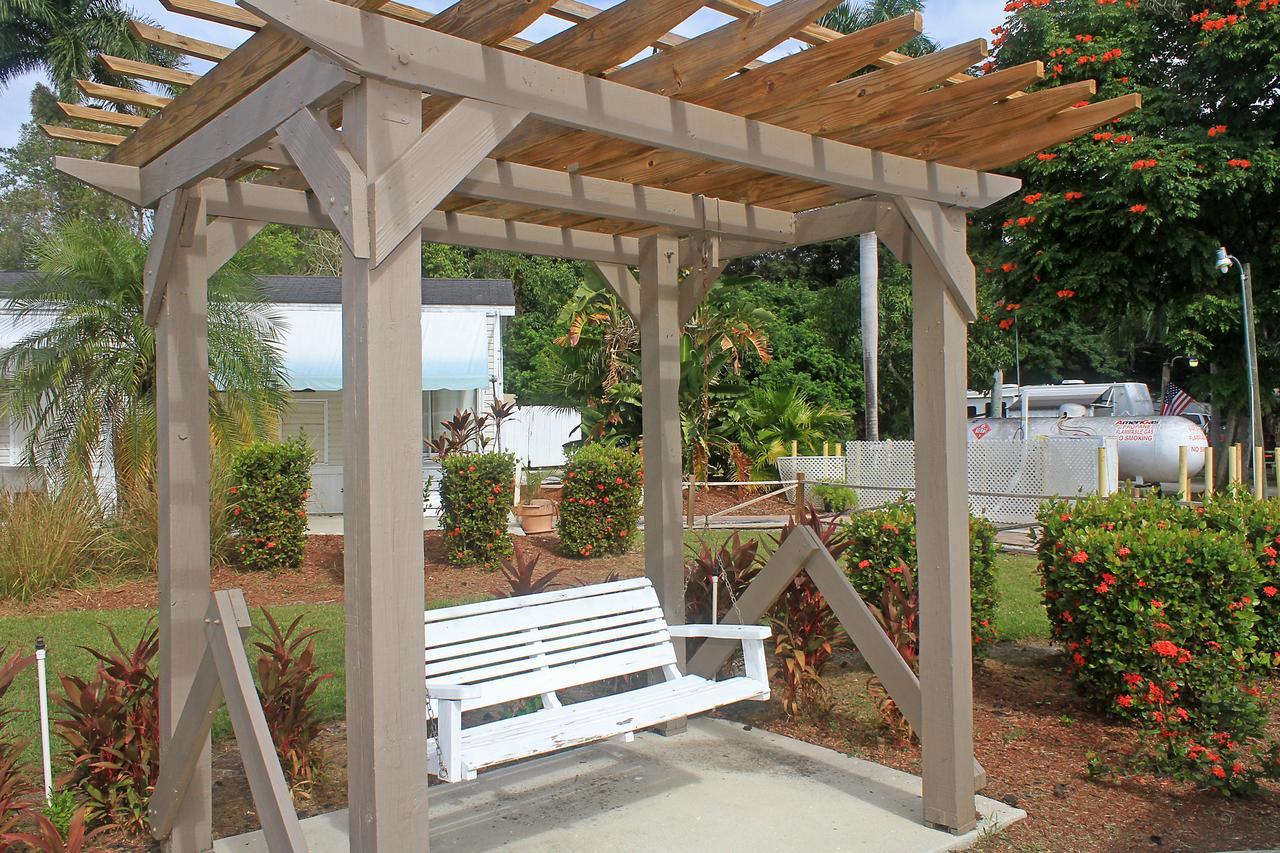 Fort Myers Beach Resort Two-Bedroom Park Model 4 Harlem Heights Buitenkant foto